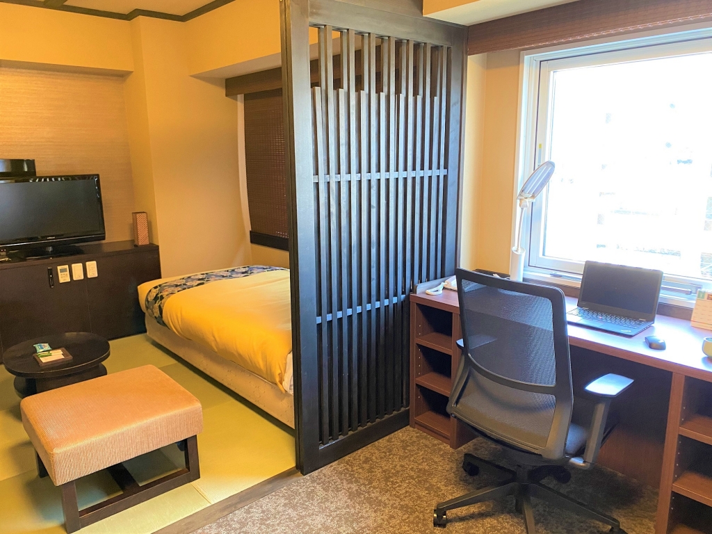 岐阜県「高山駅」前のリゾートホテル『高山桜庵』でワーケーションプランを販売