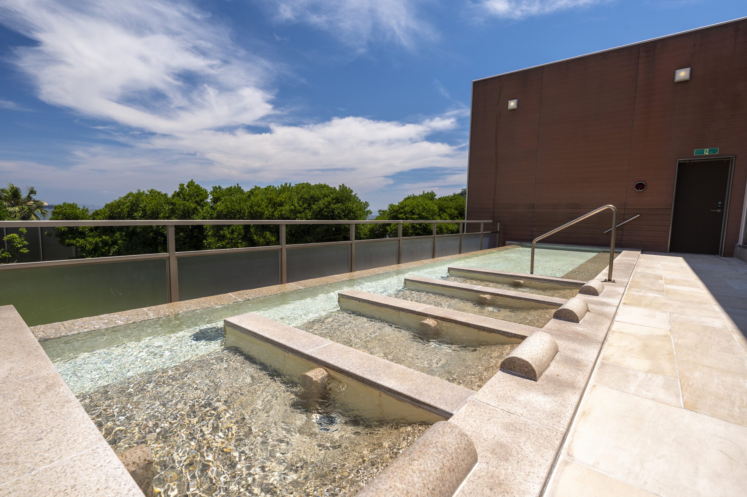 【テレビ】7月27日(土)7:00～BSフジ、10:30～BSJapanext『パンサー尾形のどんぶり旅 ～ニッポンのうまい！にサンキュー～』にて『ラビスタ観音崎テラス』が紹介されました。