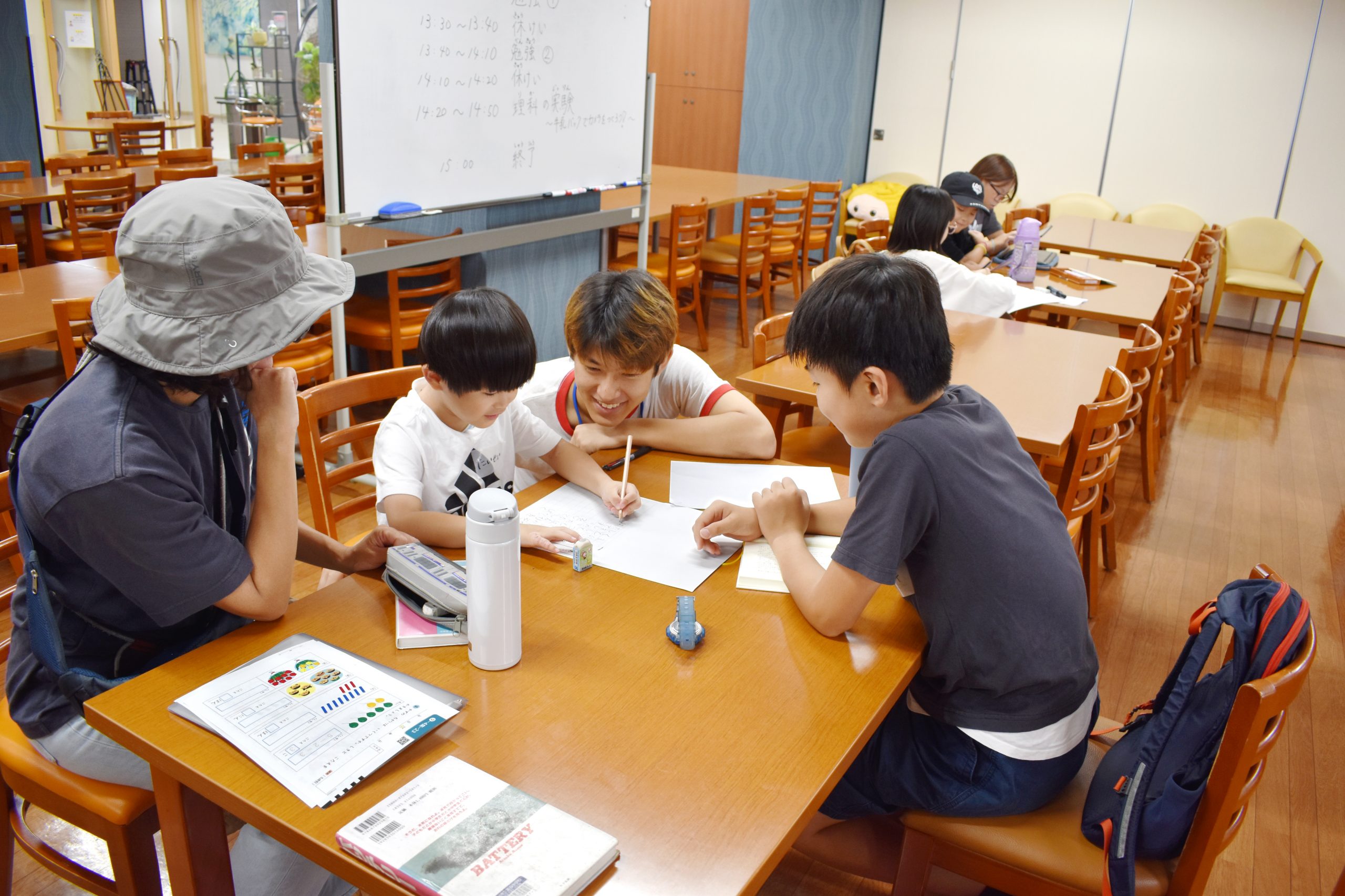 【学生寮×地域貢献】『ドーミー立川北』で地域の子どもたちと学び合う！「第3回こども勉強会」開催