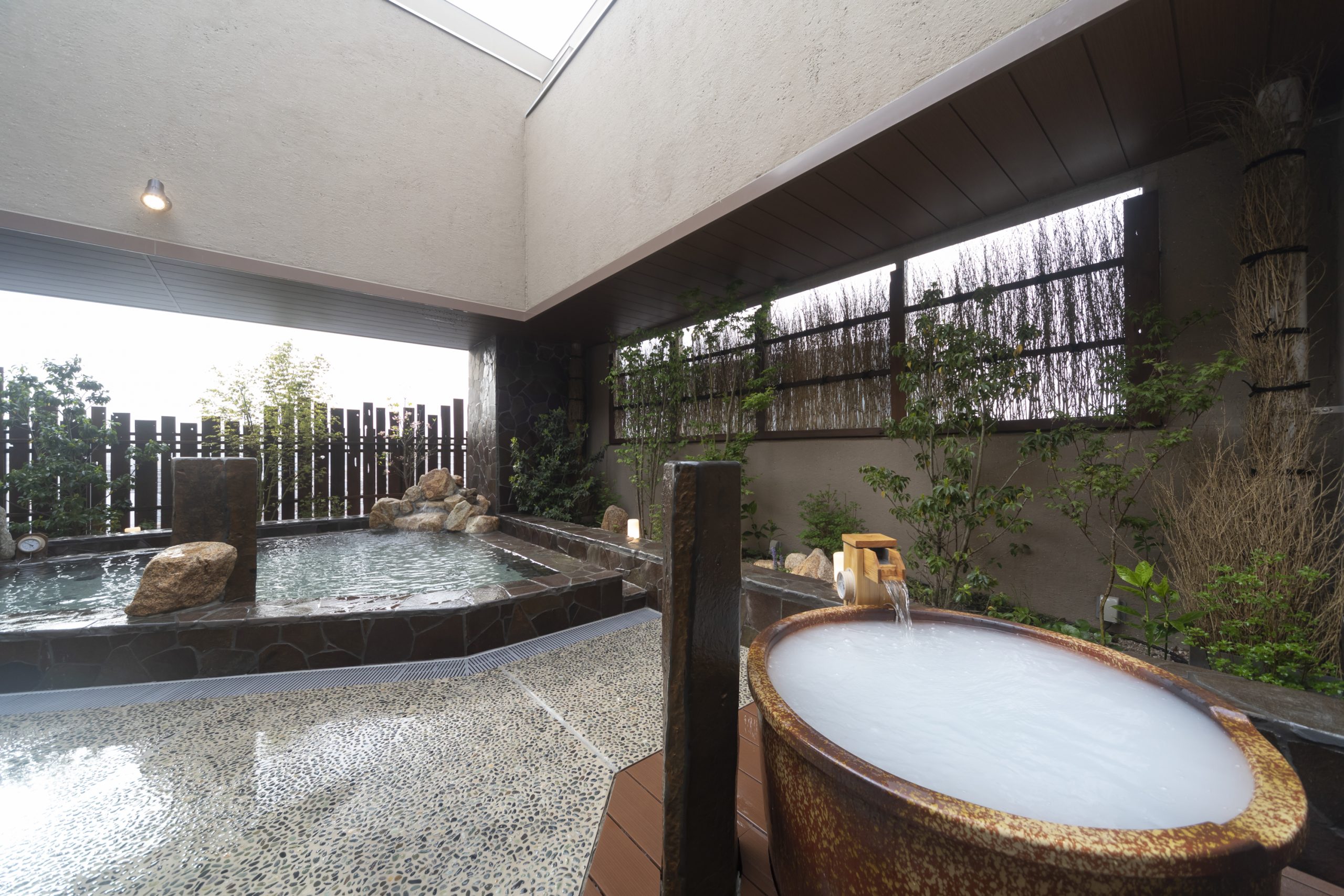 コスモスイニシアの分譲マンション入居者向けにビジネスホテル「ドーミーイン」の大浴場や、 直営優待プログラム「詩季俱楽部」が利用できる新サービスを開始