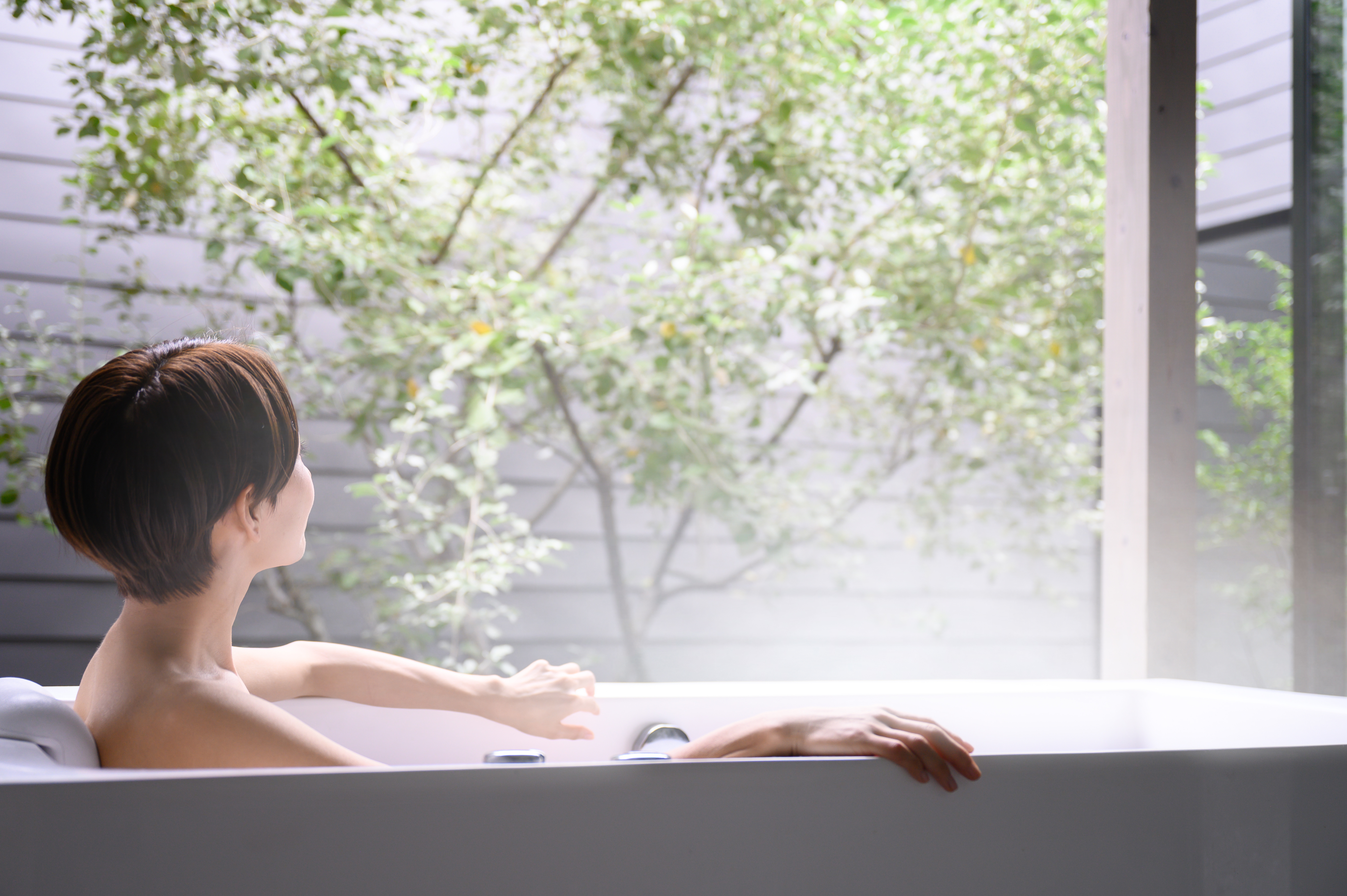 朝風呂の効果とは？冷房冷えや自律神経の乱れを整える入浴のコツ